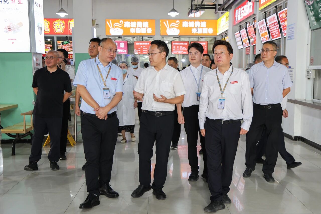 关切“舌尖上的安全” | 德阳市副市长余青根一行到校调研食品安全工作